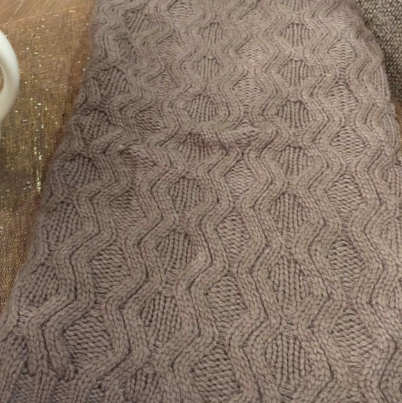 New "H&M" Super Warm,Thick,& Soft Chocolate Infinity Scarf W/ Gorgeous Pattern - Picture 3 of 5